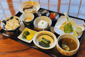 【成慶院】お寺で夕食「精進料理とデザートを楽しむ」